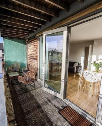 Auchengray Apartment | City Views by the Castle, Free Designated Parking.