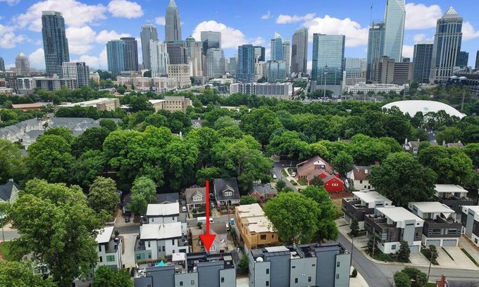 Third Ward Villa | City Views RoofTop Hot Tub & Short Walk to Stadium