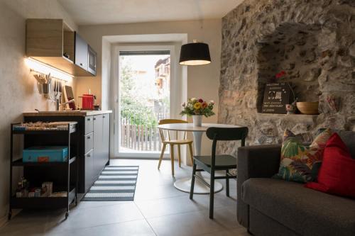 Costa Volpino Apartment | CIVICO 2