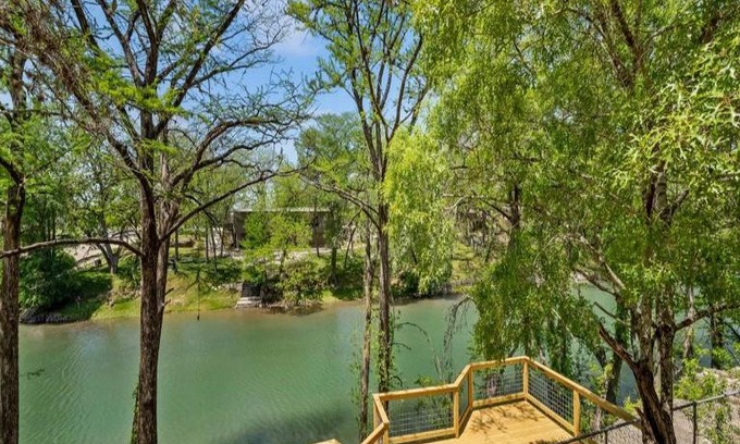 Canyon Lake House | CL 954 River Cliff Retreat