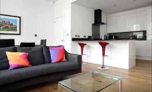 Old Town Apartment | Clamshell Land - Royal Mile