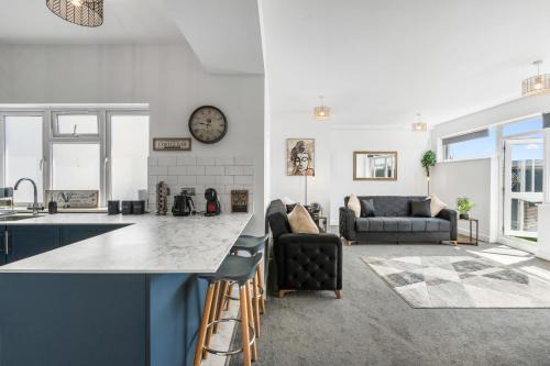 Brighton City Centre Apartment | Clarence Square 2 Bedroom Central