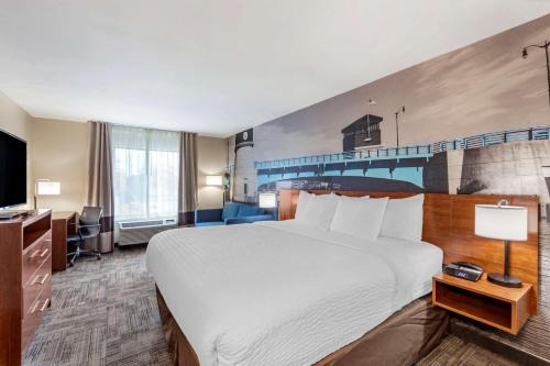 Mount Pleasant Hotel | Clarion Pointe Racine - Mount Pleasant