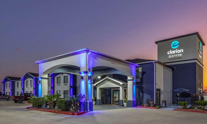 Sulphur Hotel | Clarion Pointe Sulphur - Lake Charles