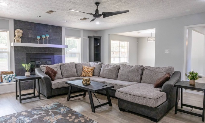 Orangefield House | Clark House Perfect for Workers!