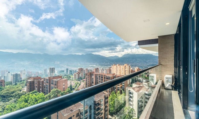 El Poblado Apartment | Class Suites 1303 · City View Apt 2BD 13th Floor 1AC by HOUSY HOST