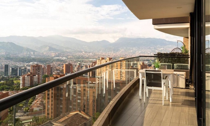 El Poblado Apartment | Class Suites 1403 · Luxury Apt El Poblado Class 1403 by HOUSY HOST