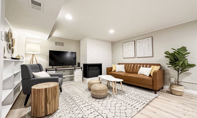 Shoreline House | Classic Charm Meets Modern Comfort Home B