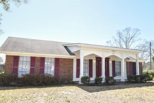 Grand Bay House | Classic Colonial Home near Main Street