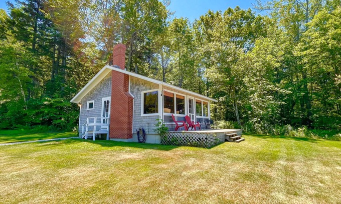 Saint George Cottage | Classic home overlooking the St. George River with deck & great views