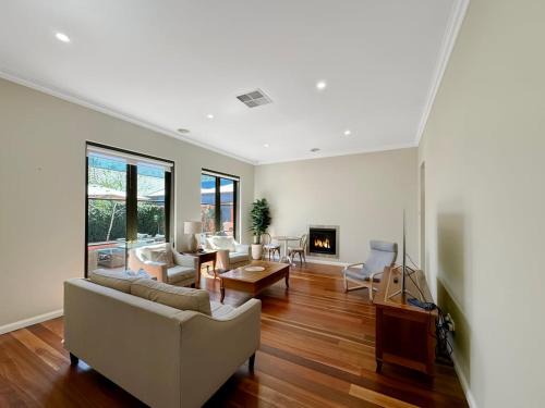 Wagga Wagga House | Classic Meets Modern in Central Wagga