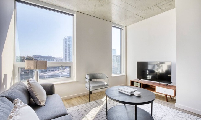 South Lake Union Apartment | Classic South Lake Union 1BR w/W/D & Roof, nr Lake Union, by Blueground