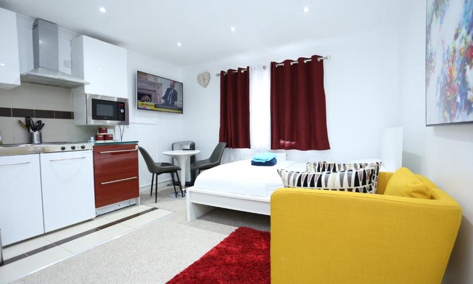 Thamesmead East Apartment | Classic Studio Lytham Up London