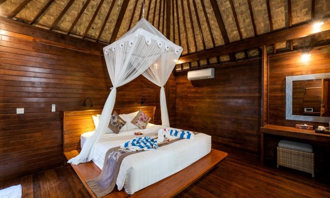 Mushroom Bay House | Classic Wooden Cottage in T Junction Lembongan, Good Location