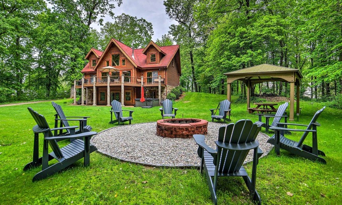 Jackson Cabin | Classy Home w/Hot Tub: 2 Mi to Lake Access!