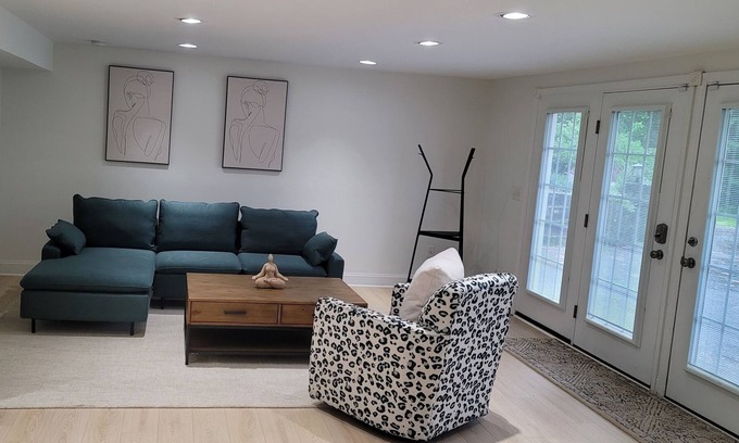 Red Oaks Mill House | ***Clean and Airy Poughkeepsie Getaway - Hospitals Nearby***