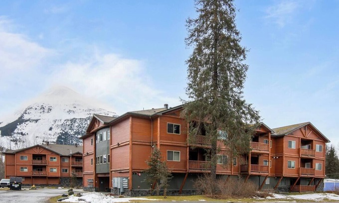Alyeska Apartment | Clean and Comfortable 2 Bdrm Condo in Downtown