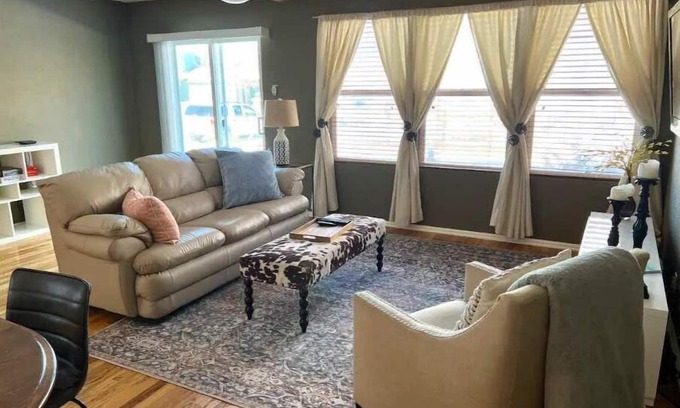 Erie House | Clean and Convenient 3 BR Erie Townhouse