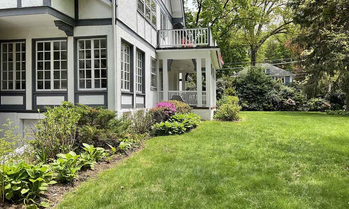White Plains House | Clean and spacious home