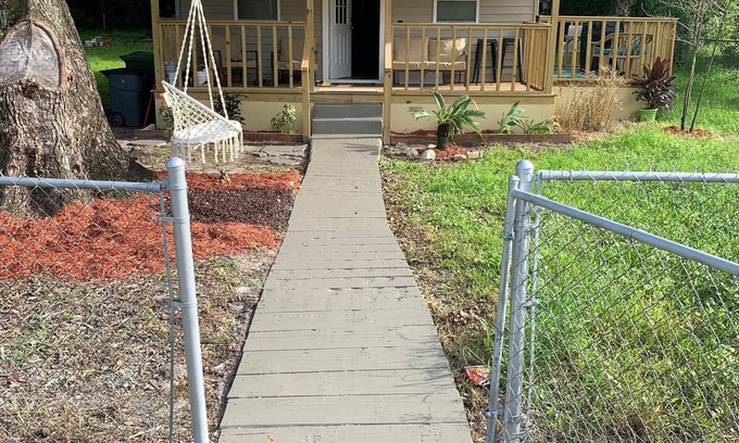 Palatka House | Clean & Cozy 2-bedroom with sleeper sofa, parking available for boats or RVs.