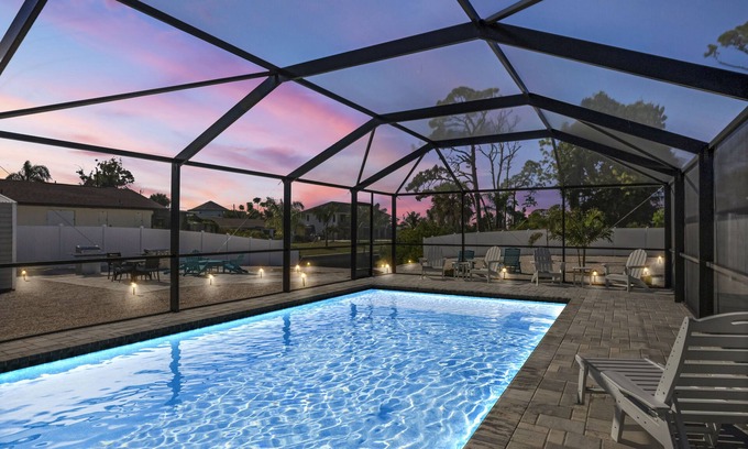 Grove City Apartment | CLEAN,Great Location,Dockage Available,HEATED Pool,3 Units, HUGE Back yard.Apt A