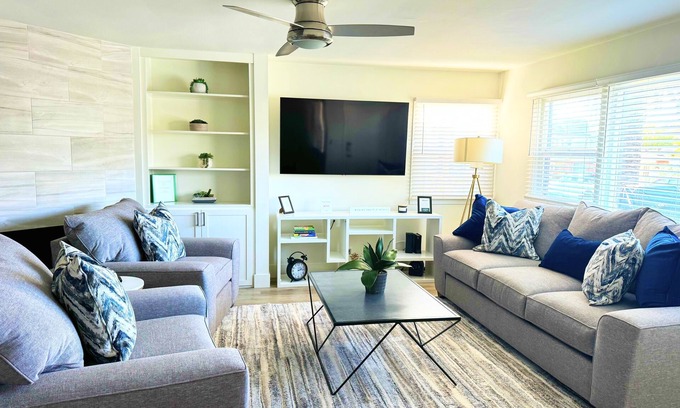 Corona del Mar Condo | Clean Home Close to Beach/Village
