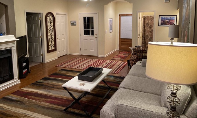 Oxford House | Clean & Quiet Graduation Weekend Rental