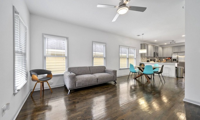 Washington Park House | CLEAN, RENOVATED AND READY FOR YOUR STAY!