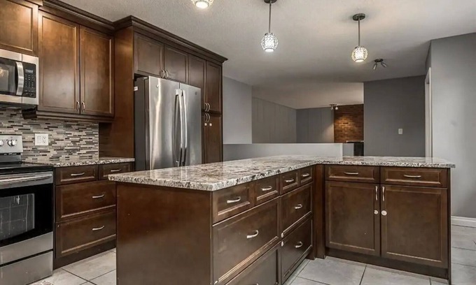 Northwest Calgary House | Clean-Safe-Bungalow Near University and Hospital.