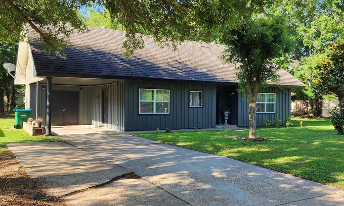 Kreole House | Clean, Spacious, 3BR 2BA, Handicap Access