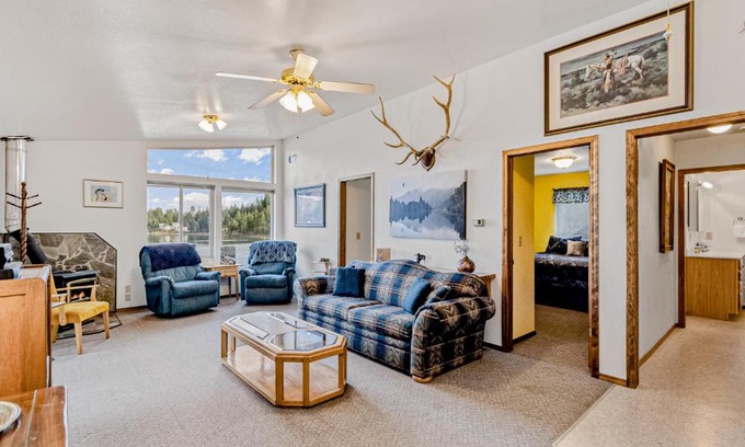 Worley House | Cleland Bay Waterfront Cabin