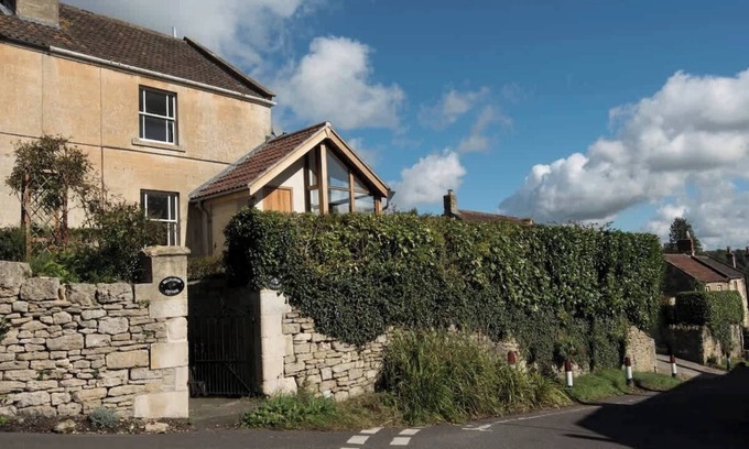 Limpley Stoke House | Clematis Cottage - Idyllic Village close to Bath