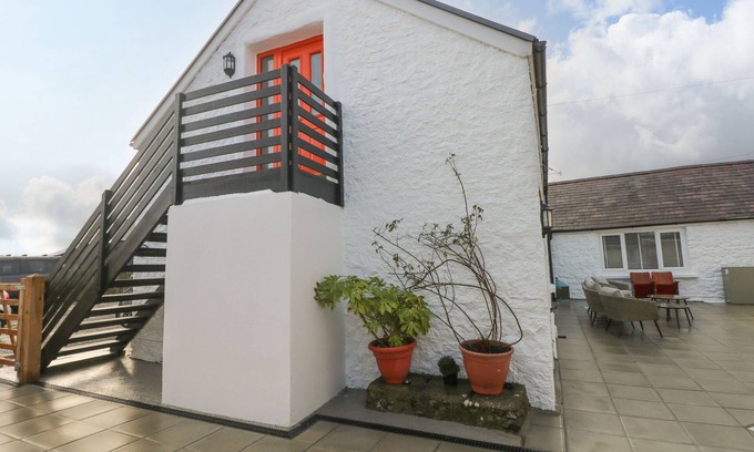 Jameston Cottage | CLEMENTINE COTTAGE, pet friendly, with a garden in Manorbier