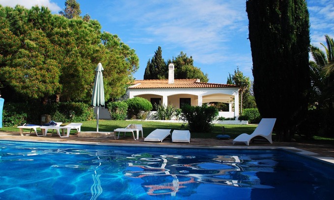 Vale de Covo Villa | Cliff top villa set in a luxuriant garden with sea view