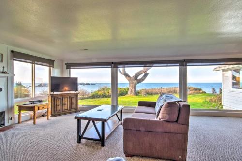 Coos Bay House | Cliffside Lighthouse Beach Home with Ocean View