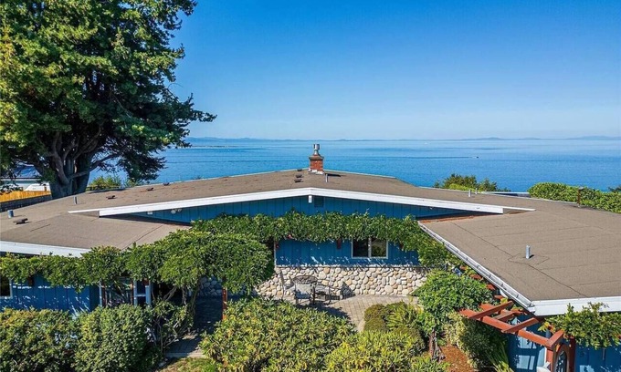 Port Angeles East House | Cliffside Rest, w/Oceanfront Views near Olympic National Park + Jacuzzi & Grill
