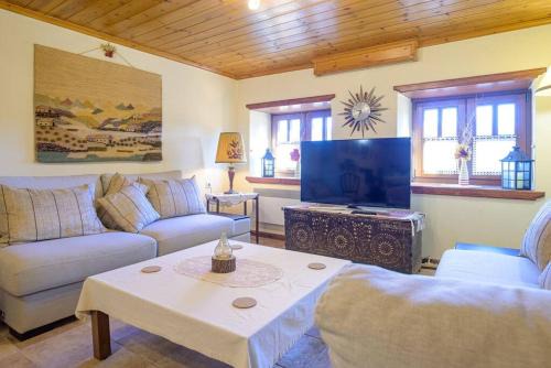 Kipoi Villa | Clio's Stone House