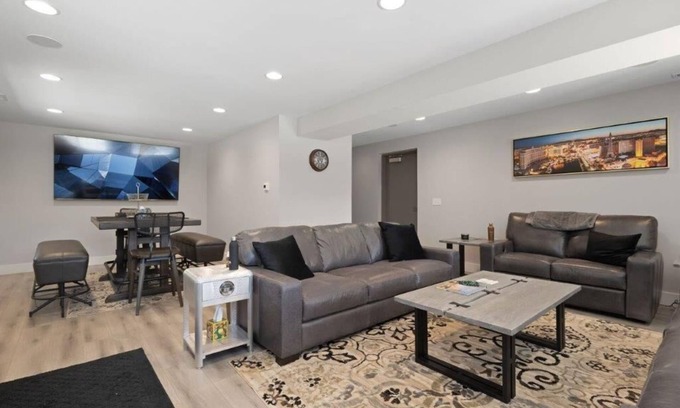 Granger House | Close proximity to Notre Dame with plenty of space to relax inside and out.