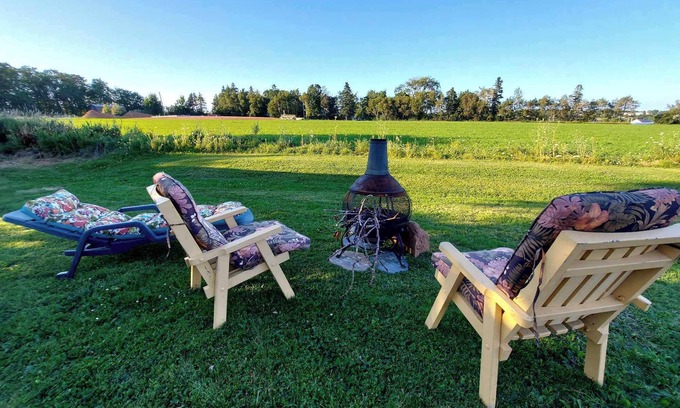 North Rustico House | close to beach .high speed wifi,BBQ,firepit. dog friendly.