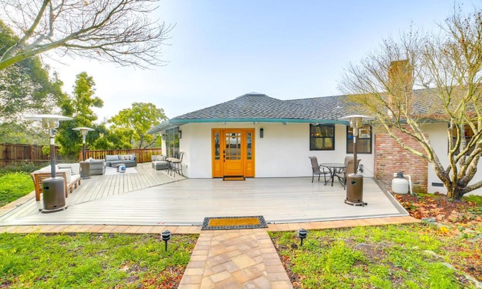 Aptos House | Close to Beaches and Hiking Beautiful Aptos Abode