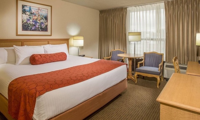 Wilburton Hotel | Close to Best Coffee Shops Perfect for Your Relaxing Stay! Onsite Parking, Pool