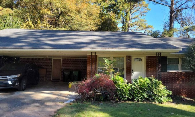 North Decatur House | CLOSE to CDC, VA & EMORY Private Room with Shared bath bath