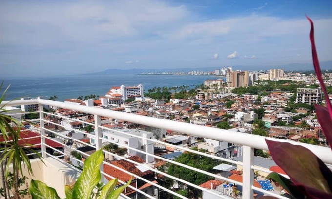 Colonia 5 de Diciembre Condo | Close to Centro/Malecon, with Ocean & Mountain Views/Pools/Fitness Center/Garage