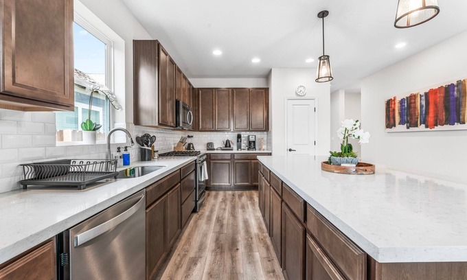 Austin House | Close to Cota Downtown Cozy Luxe 4BR