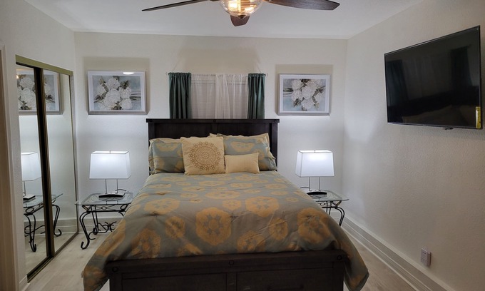 Los Angeles Apartment | Close To Downtown LA, Sofi Stadium & The Forum