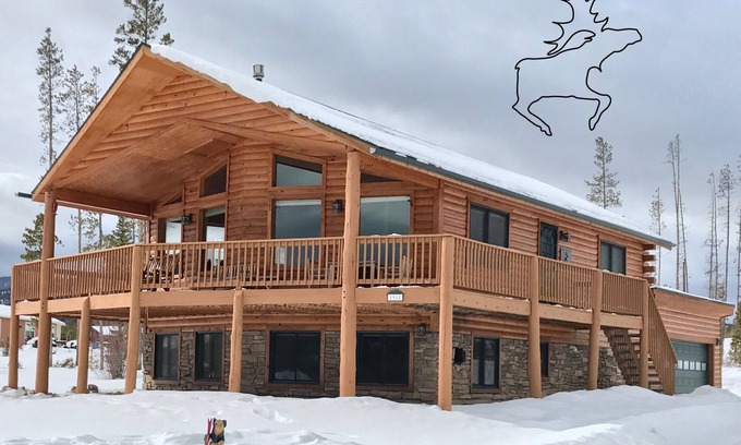 Fraser Cabin | Close to everything, feels like you're a world away