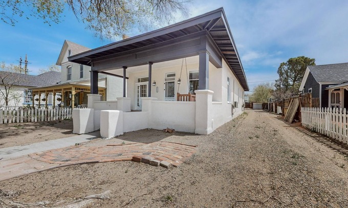Huning Highland Historic District Apartment | Close to everything ABQ, #B Stay here!