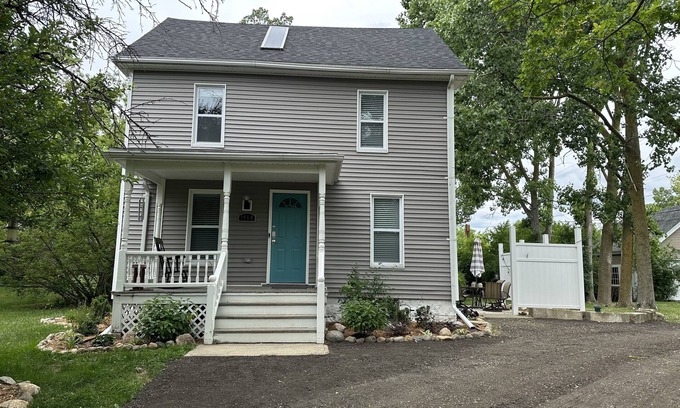 Dicken House | Close to Everything