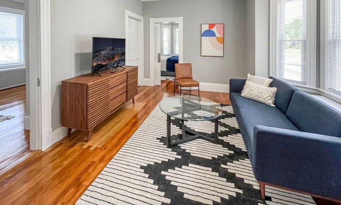 Hampton Apartment | Close to Local Beaches and Downtown