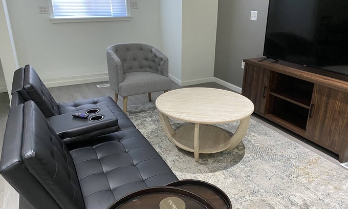 Lansford House | Close to many attractions and plenty of parking!